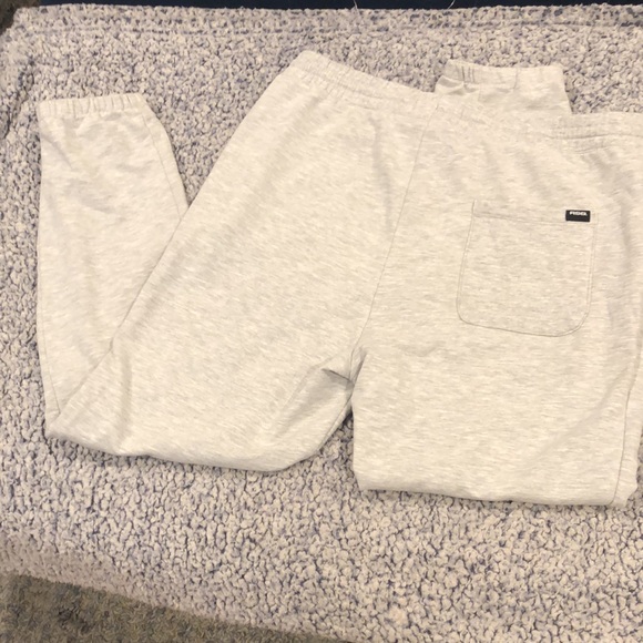 ⭐️FREE!!⭐️WITH BUNDLE PURCHASE!💥5 FOR $25💥RSQ! jogger sweatpants grey size lrg - Picture 7 of 8